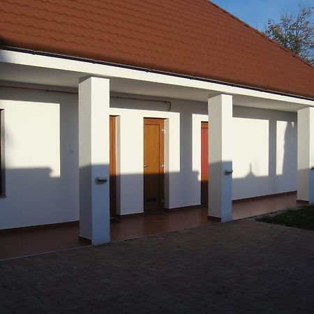 Paks Panzio Hotel Buitenkant foto