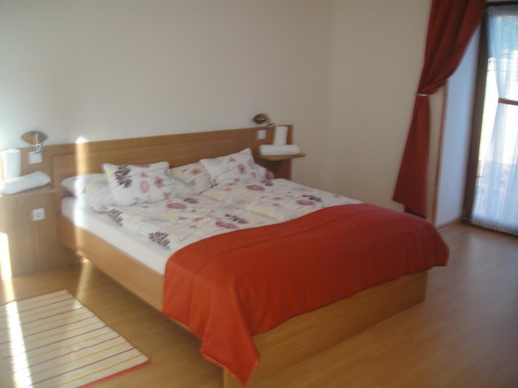 Paks Panzio Hotel Buitenkant foto